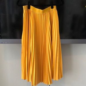 Gold/mustard pleated skirt